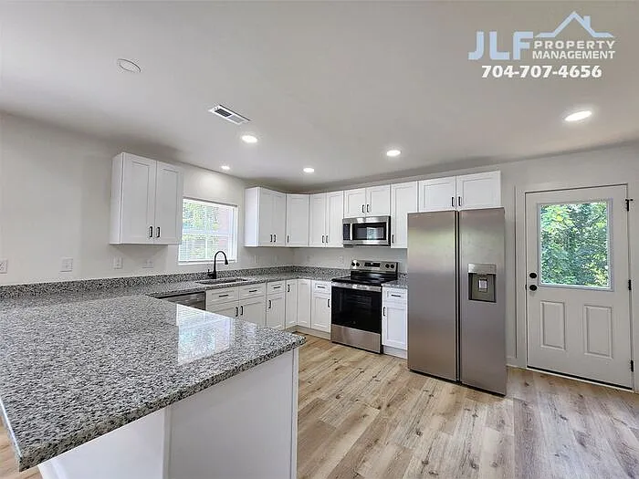 2 bed, 2.0 bath, 860 sqft, $1,398 — Photo 4
