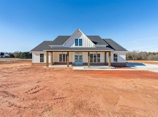 921 Meadows Ln, Guthrie, OK 73044