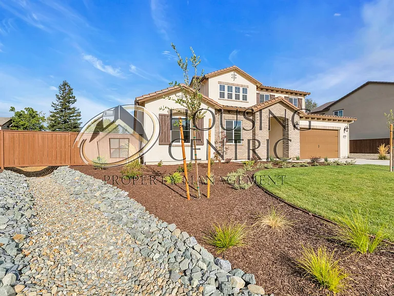 637 Lincoln Ct — Photo 3