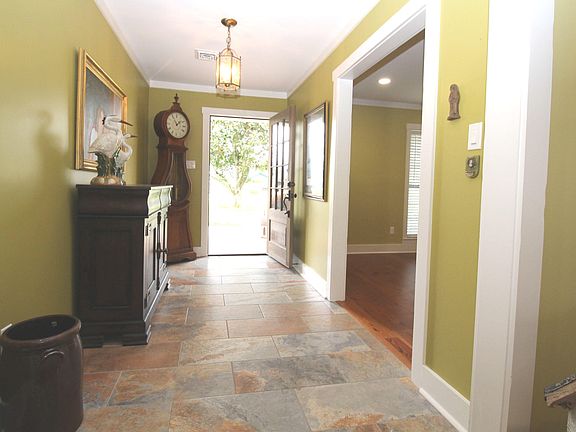 5th image of 205 Stephanie Dr