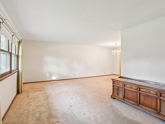 4th image of 7901 Airline Ave