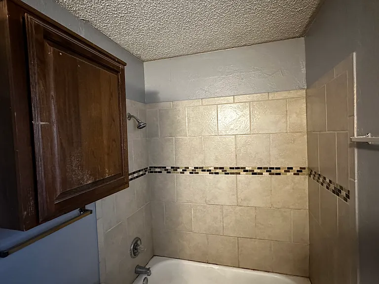400 Allison Ln — Photo 3