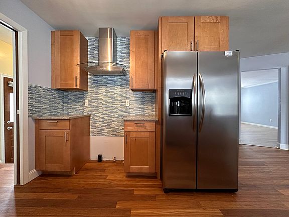 4th image of 29622 Puritan St