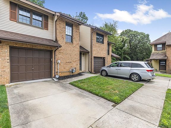3rd image of 32 Lafayette Ln