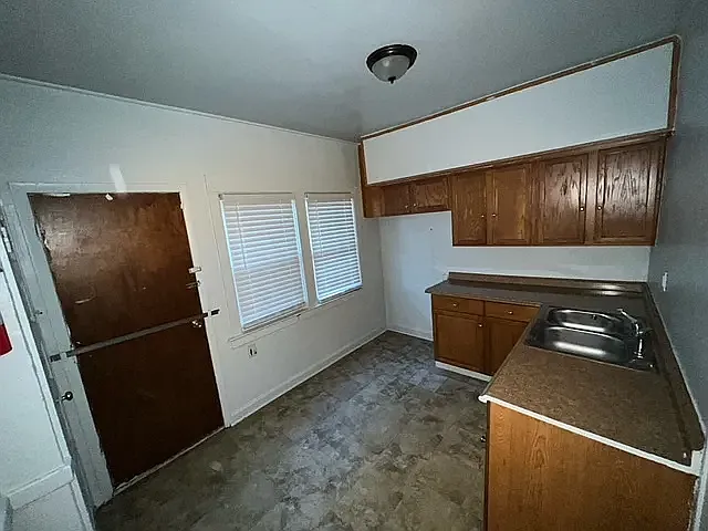 2 bed, 1200 sqft, $1,000 — Photo 2
