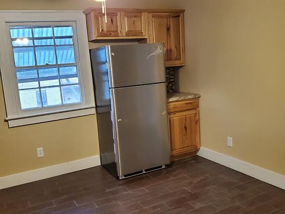 2nd image of 119 1/2 Clay St #B