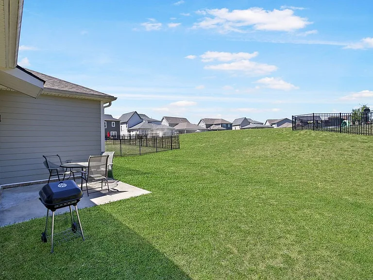 917 Plowson Rd — Photo 36