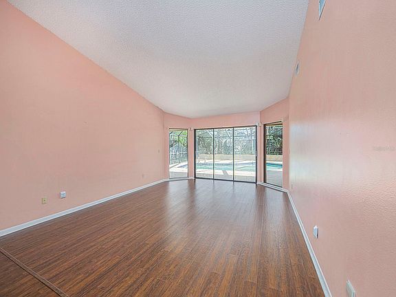 3rd image of 14814 Dartmoor Ln
