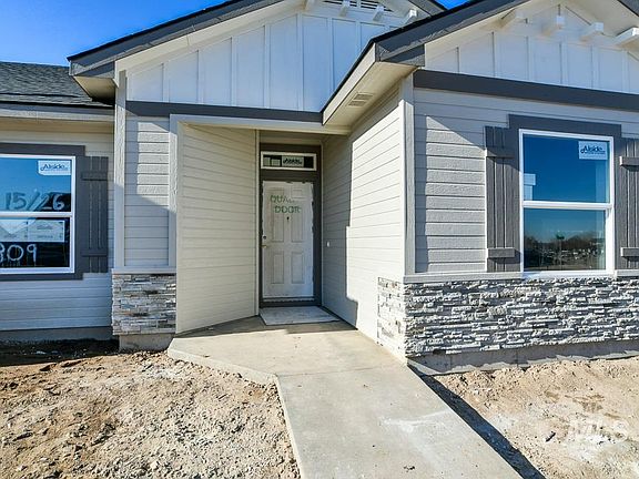 3rd image of 809 Brampton Dr