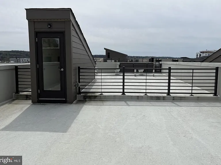 916 Lakeview Ct #36 — Photo 34