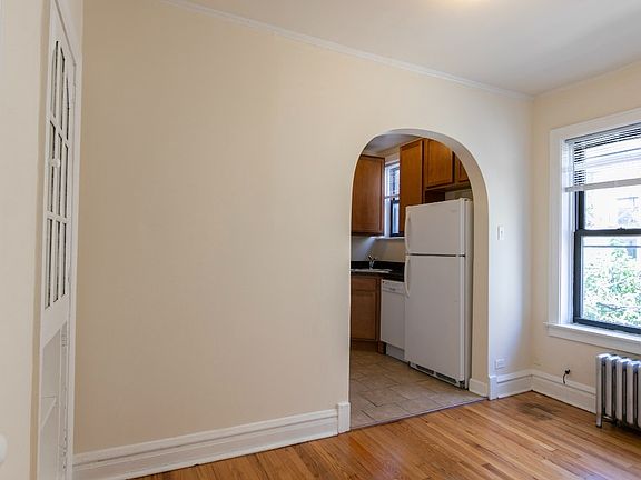 3rd image of 1620 W Farwell Ave APT 2B