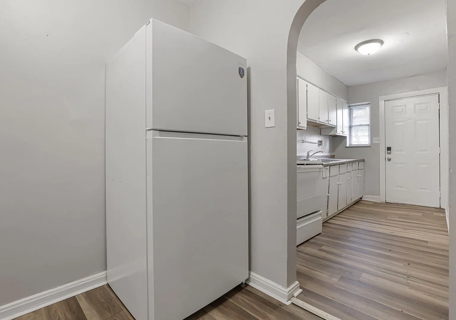 987 Lilley Ave — Photo 1