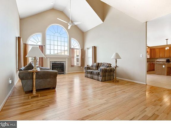 4th image of 336 W Dickerson Ln