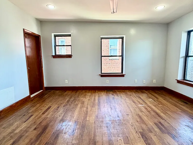 916 Whitelock St #200 — Photo 17