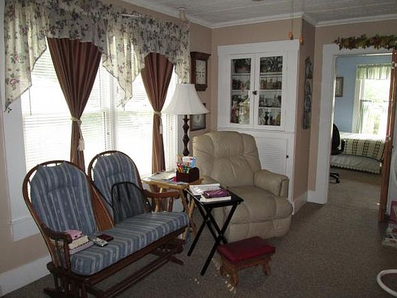 5th image of 97 Blossom St