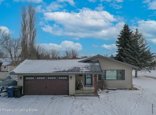 693 5th Ave SW, Dickinson, ND 58601