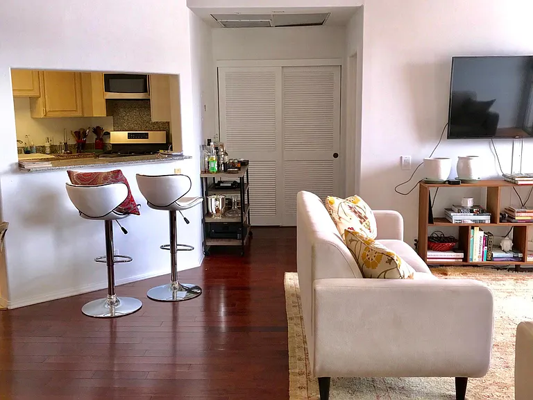 8349 Blackburn Ave #302 — Photo 139