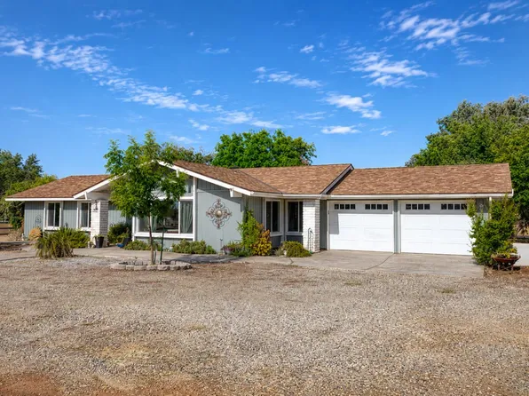 8737 N Madsen Ave, Clovis, CA 93619