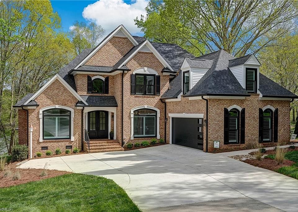 1st image of 6 Foxglove Ln