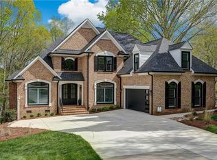 6 Foxglove Ln, Greensboro, NC 27455