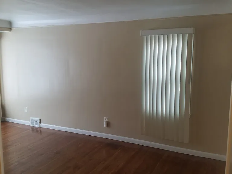 20301 Evergreen Rd — Photo 4