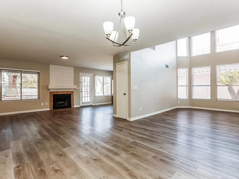 5330 E Fairfield St — Photo 8
