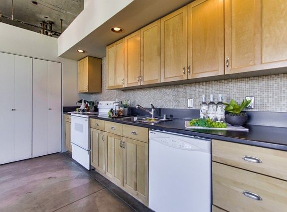 5th image of 100 W 5th St Unit 6E