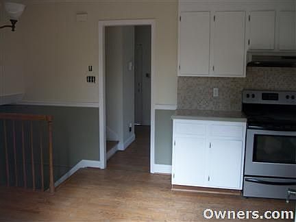 Entry into Kitchen/Breakfast Rm