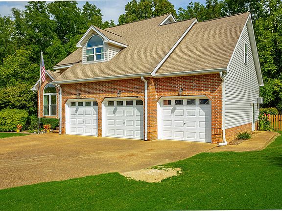 2nd image of 721 Creek Dr