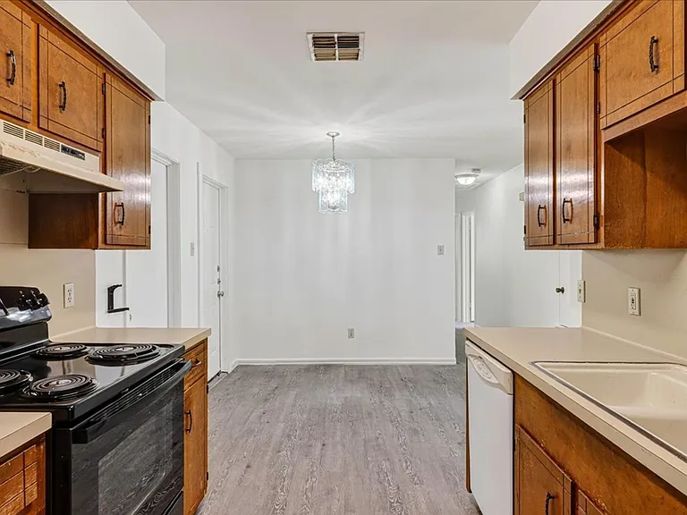 1622 La Joya St — Photo 19