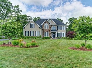 75 Jonathan Trl, Glastonbury, CT 06033