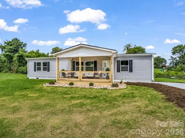 115 Maplewood Knoll Dr, East Flat Rock, NC 28726