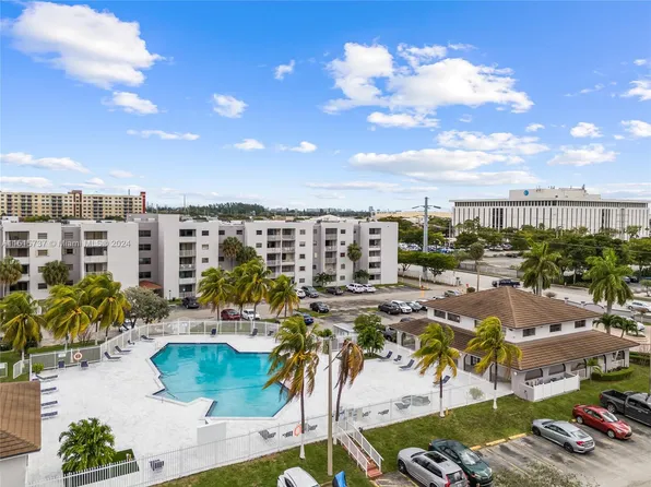 8075 NW 7th St APT 317, Miami, FL 33126