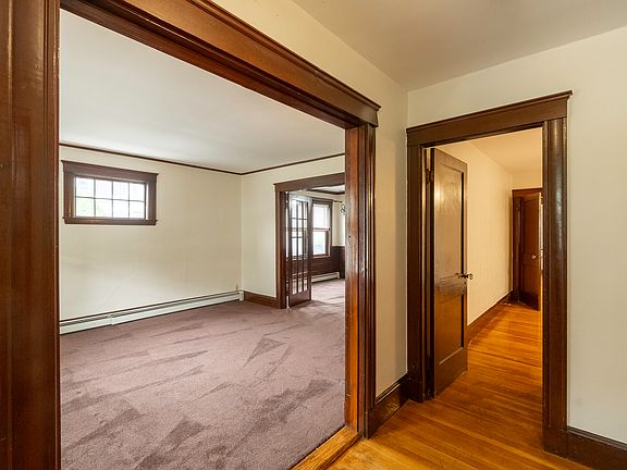 4th image of 202 Washington St #1