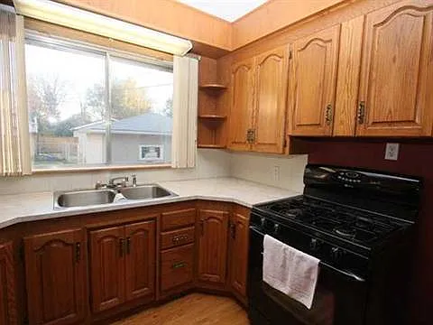 2 bed, 1.0 bath, 1050 sqft, $1,395 — Photo 3