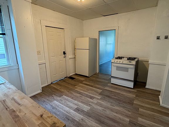 2nd image of 356 Maple St #2