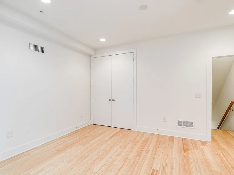 919 N 5th St #13 — Photo 3