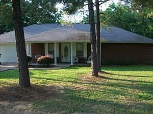 2nd image of 215 Boxtel St