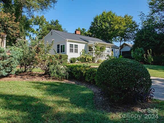 3rd image of 2839 Virginia Ave