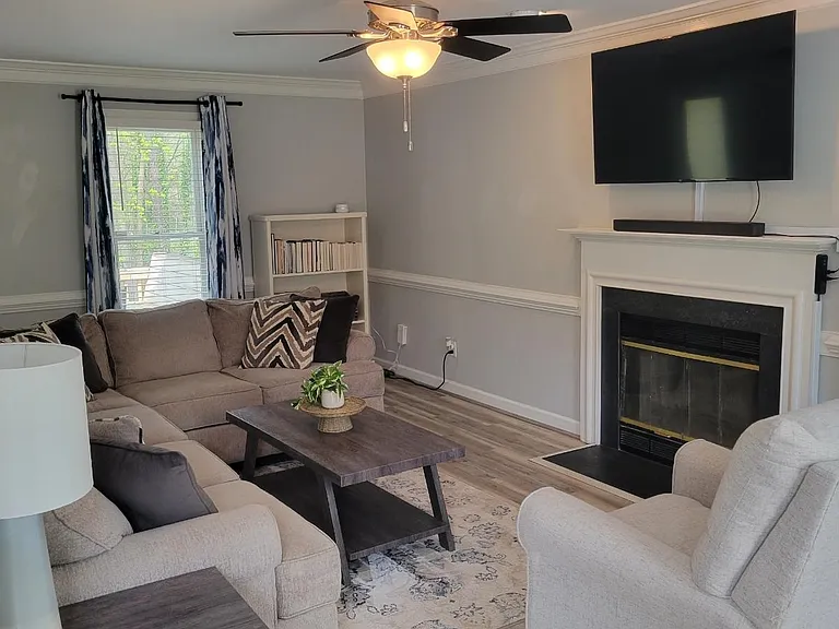 100 Thamesford Way — Photo 17