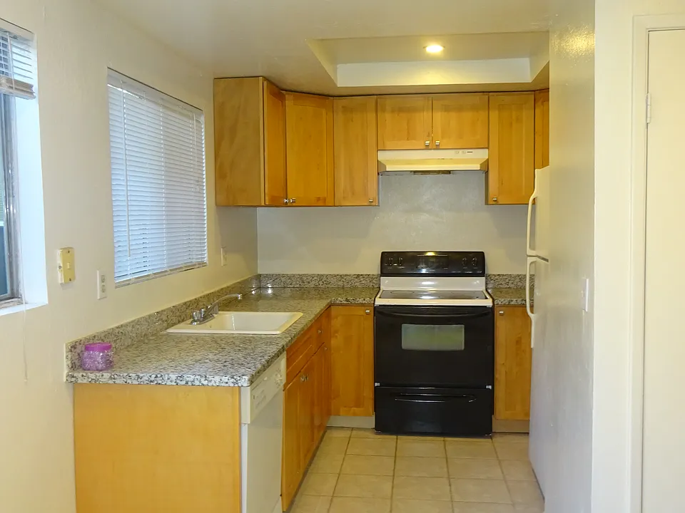 1600 Broadway St #4