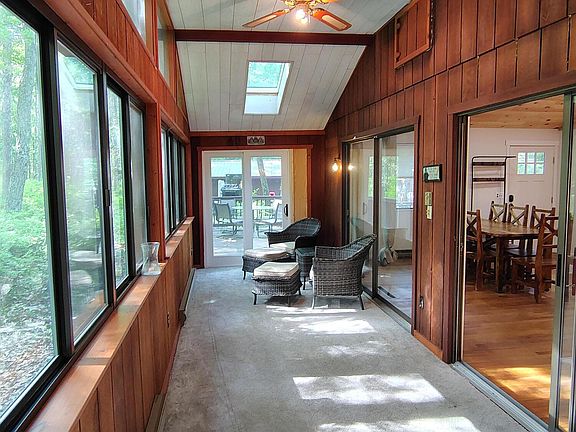 3rd image of 113 Portage Ln