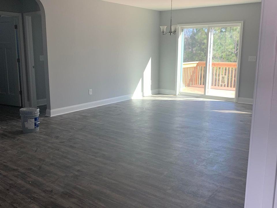2nd image of 375 Pickett Cir