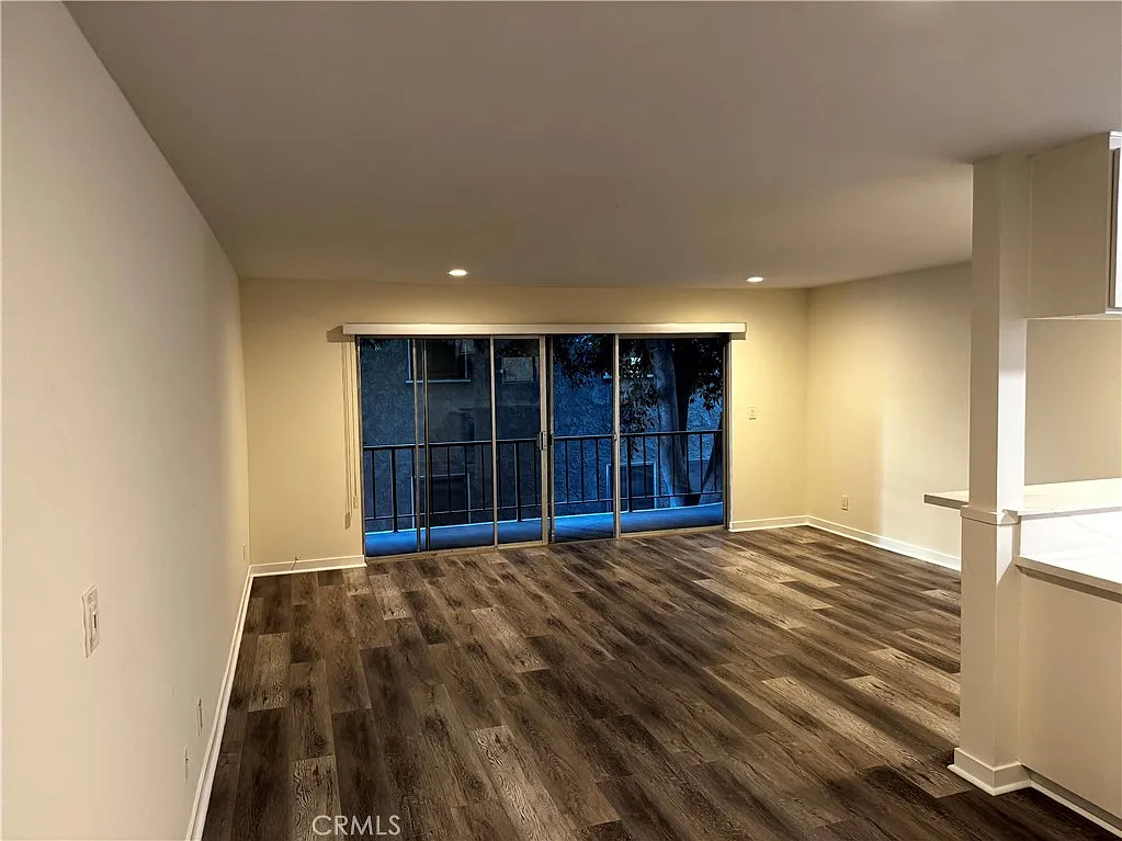 1 bed, 768 sqft, $2,400 — Photo 3