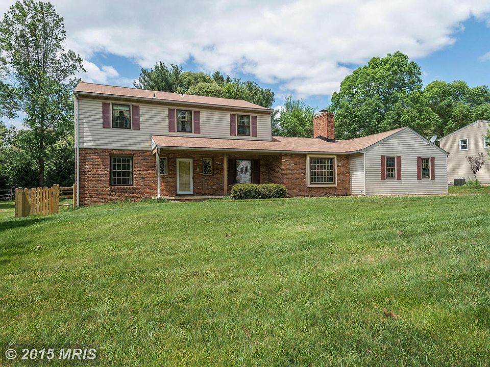 1st image of 332 N Putney Way