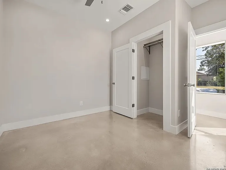 1107 S Cherry St — Photo 29