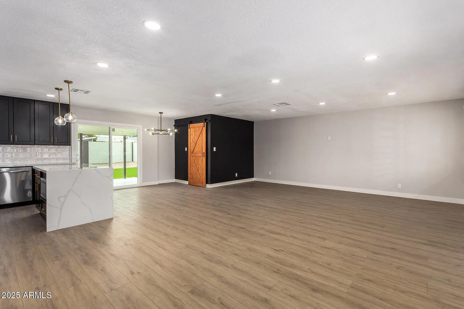 313 E Fillmore St — Photo 2