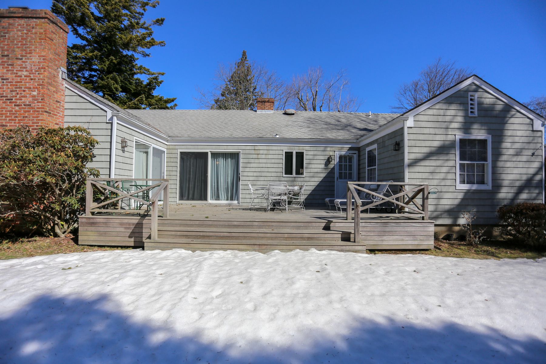 33 Dayton Ln in East Hampton Out East