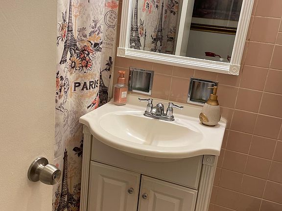 5th image of 8122 N Knox Ave #1W