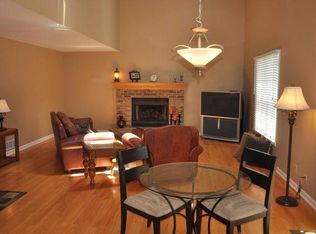 2015 Swan Ln, Elgin, IL 60123